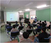 県内の小・中・高等学校における「世界遺産授業」を実施しました。